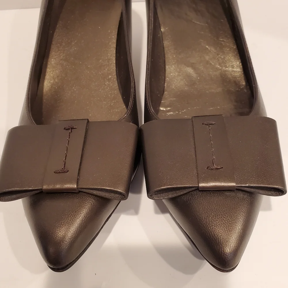 Stuart Weitzman Bronze Bow Detail Leather Pumps Size 6.5